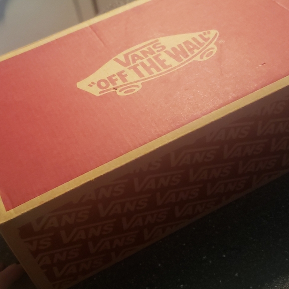 Vans - Picture 3 of 3